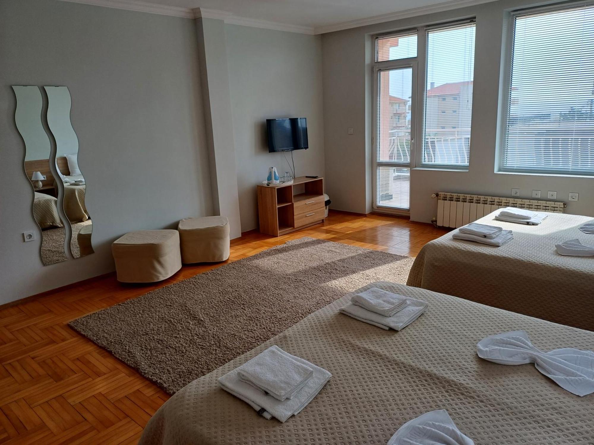 Guest Rooms Deva Burgas Ngoại thất bức ảnh