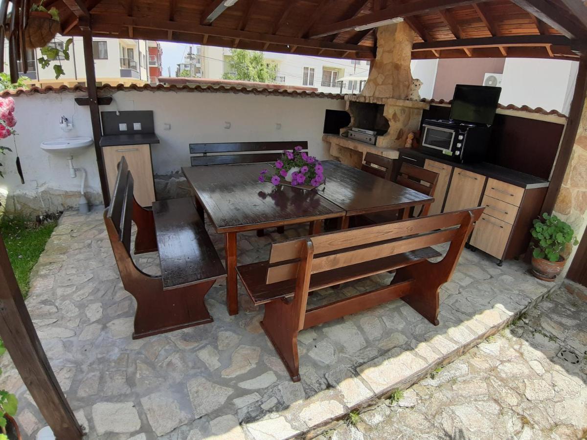 Guest Rooms Deva Burgas Ngoại thất bức ảnh