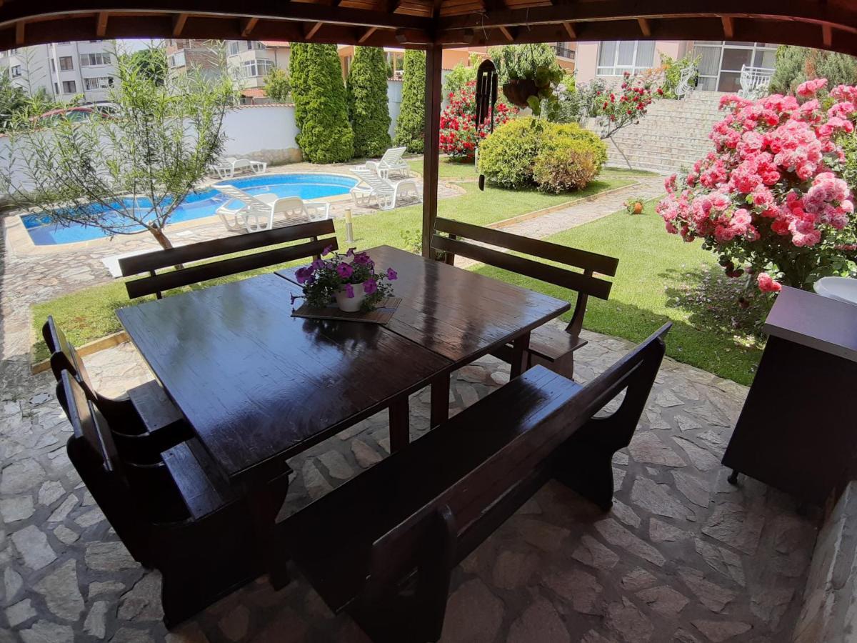 Guest Rooms Deva Burgas Ngoại thất bức ảnh